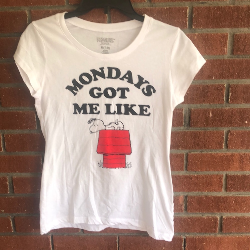 Peanuts t shirt-size -M(7-9)